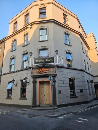 Best Sports Bars in Ennis - Queens Bar