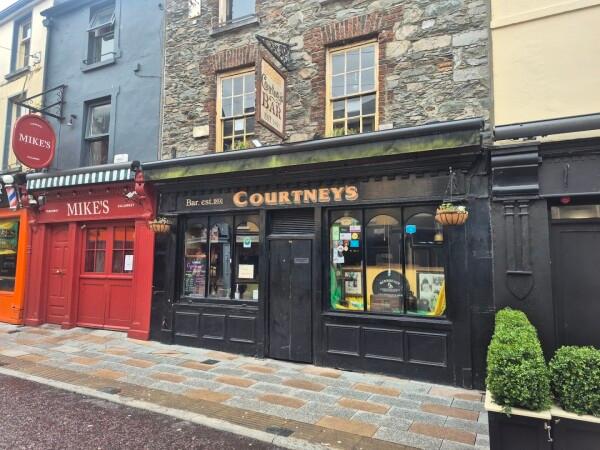 Best Sports Bars in Killarney - Courtney's