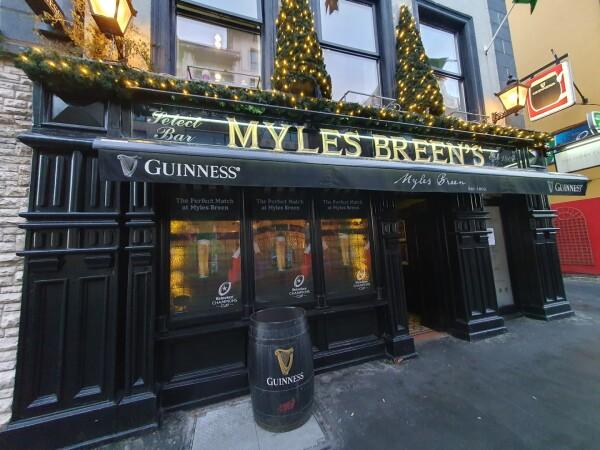 Best Sports Bars in Limerick - Myles Breens