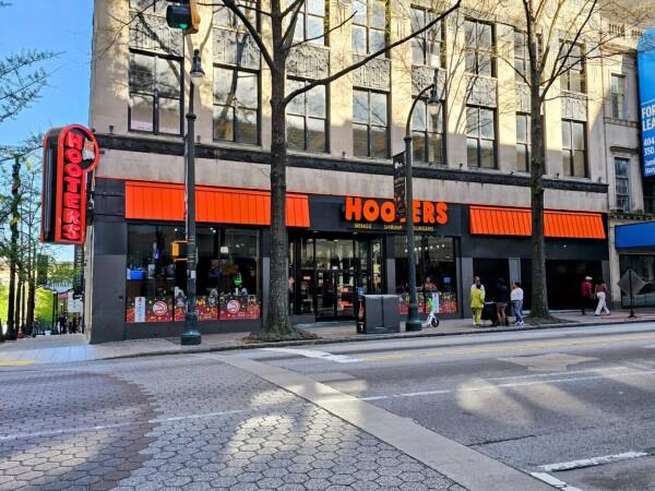 Best Sports Bars in Atlanta - Hooters @ Atlanta Downtown