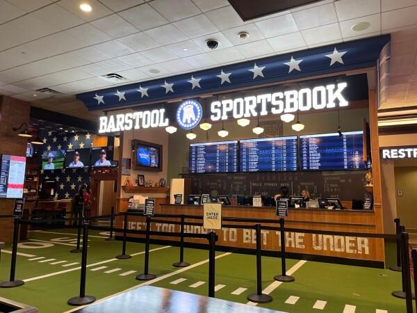 Best Sports Bars in Detroit - Barstool Sportsbook @ Greektown Casino & Hotel