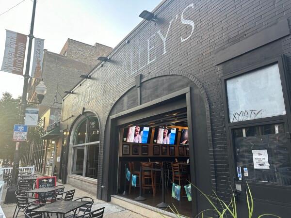 Best Sports Bars in Chicago - Gracie O'Malley's - Wicker Park