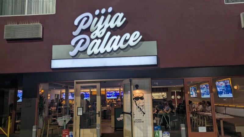 Best Sports Bars in Los Angeles - Pijja Palace