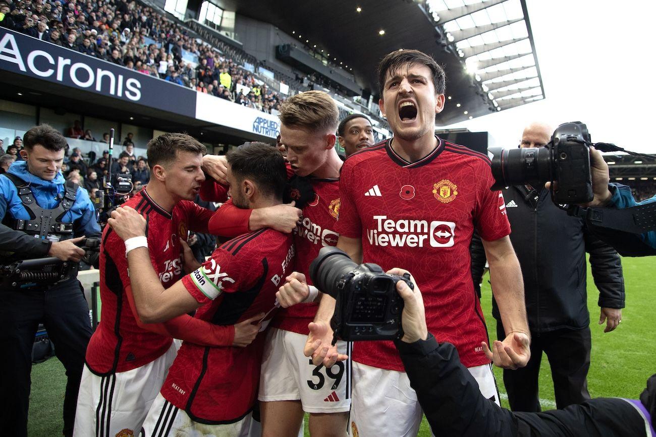 Manchester United bars, bars showing Manchester United, pubs showing Manchester United