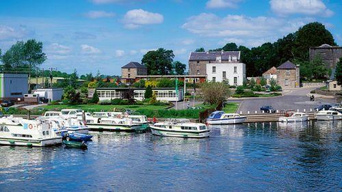 Discover the best sports bars in Carrick-On-Shannon — where the match is live, the atmosphere’s mighty, and there’s a proper pint waiting for you.